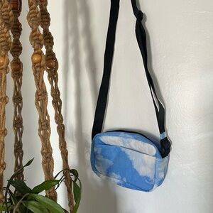 BAGGU Camera Crossbody in Clouds